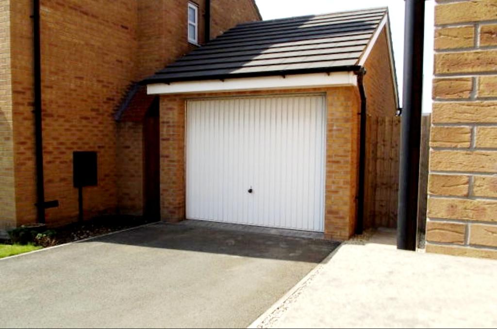 Prestwick Close, St. Helens, WA9 3 bed house £900 pcm (£208 pw)