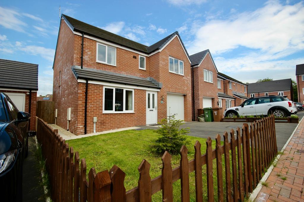 Cae Garw, Oakdale, Blackwood 4 bed detached house £315,000