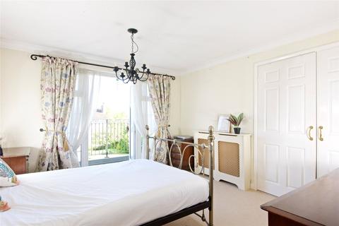 5 bedroom detached house for sale - Hall Close, Kislingbury, Northampton, Northamptonshire, NN7