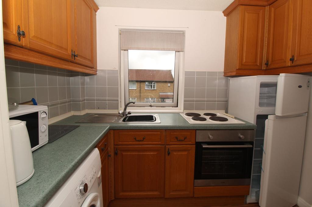 Meadow Rise, Lemington Rise... 1 bed flat £475 pcm (£110 pw)