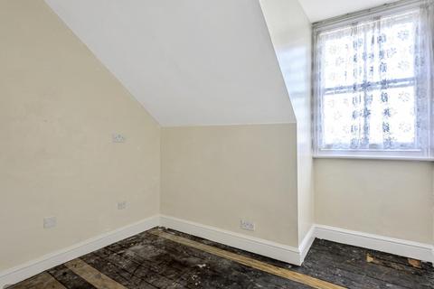 63 Goldsmith Avenue, London, W3 6HR