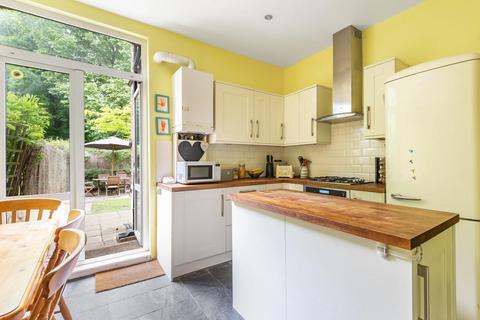 74 Brouncker Road, London, W3 8AQ