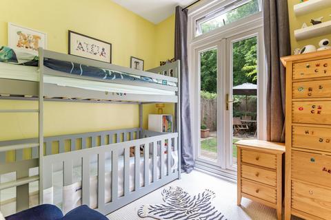 74 Brouncker Road, London, W3 8AQ