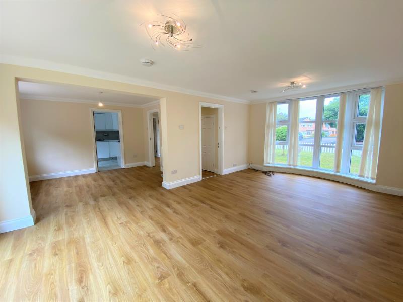 Frimley 4 bed detached house to rent £2,000 pcm (£462 pw)