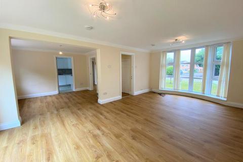 4 bedroom detached house to rent, Frimley