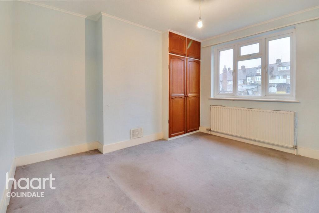 Church Drive, NW9 3 bed terraced house £520,000