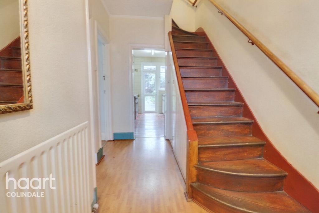 Church Drive, NW9 3 bed terraced house £520,000