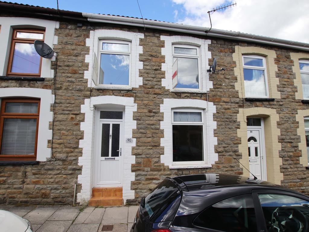 Jones Street, Clydach Vale, CF40 2BZ 3 bed terraced house £650 pcm (£150 pw)