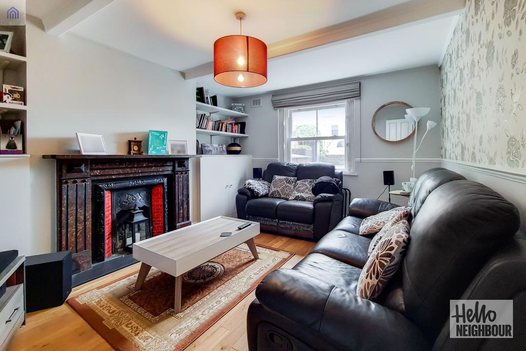 Lambourn Road, London, SW4 3 bed apartment £3,000 pcm (£692 pw)