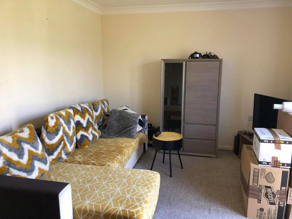 Oakdale Road, Poole, Dorset, BH15 2 bed ground floor flat to rent £