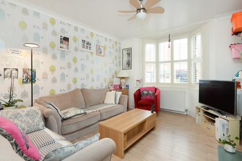 163 Faversham Road, Kennington, Ashford, TN24 9AE