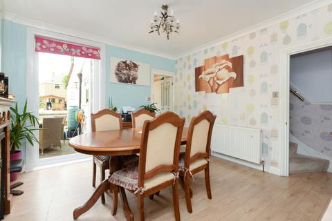 163 Faversham Road, Kennington, Ashford, TN24 9AE