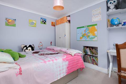 163 Faversham Road, Kennington, Ashford, TN24 9AE
