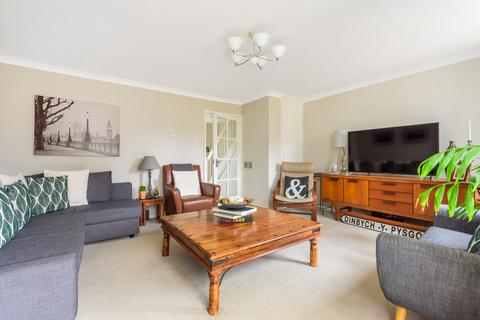 8 Oaklands, Haslemere, GU27 3RD