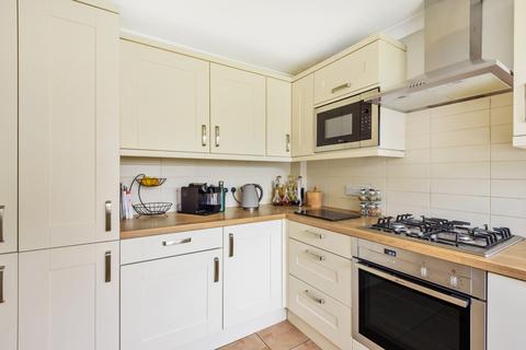 8 Oaklands, Haslemere, GU27 3RD