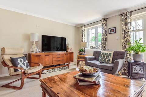 8 Oaklands, Haslemere, GU27 3RD