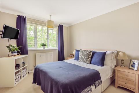8 Oaklands, Haslemere, GU27 3RD