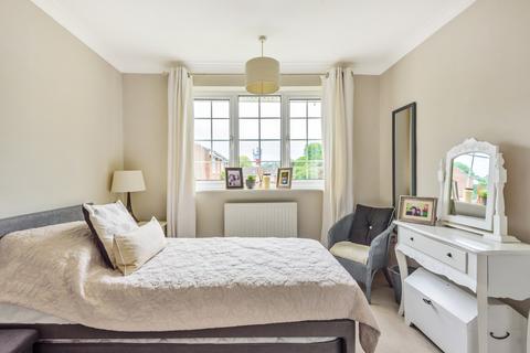 8 Oaklands, Haslemere, GU27 3RD