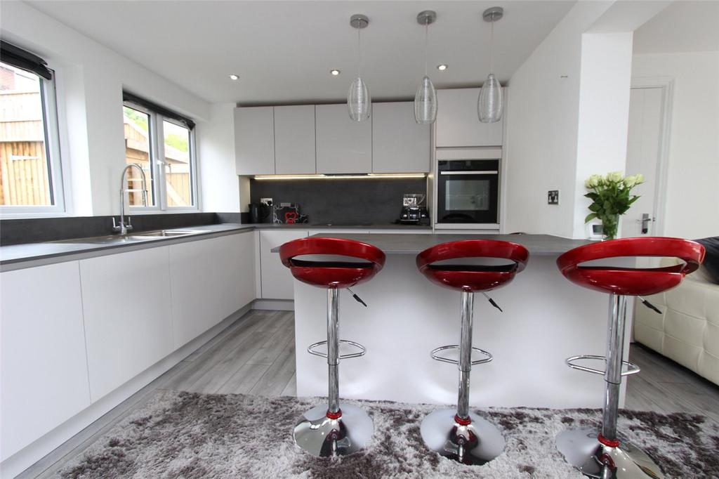Laurel Close, LeighonSea, SS9 2 bed apartment £1,595 pcm (£368 pw)