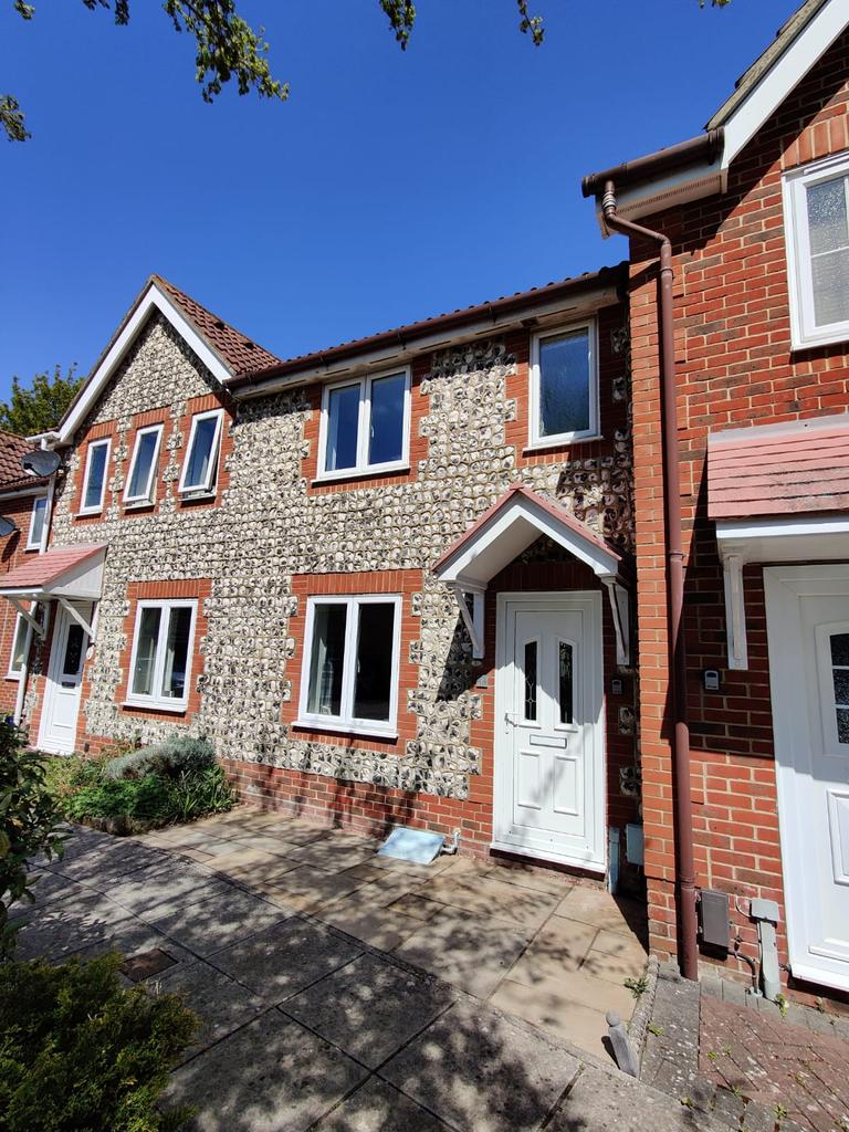 Longfield Close, Southsea PO4 2 bed terraced house £1,250 pcm (£288 pw)