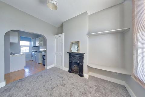 1 bedroom apartment to rent, Northcote Road, SW11