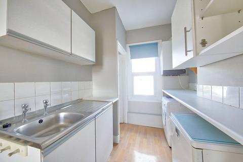 1 bedroom apartment to rent, Northcote Road, SW11