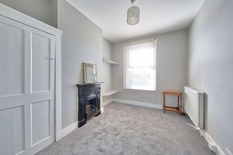 1 bedroom apartment to rent, Northcote Road, SW11