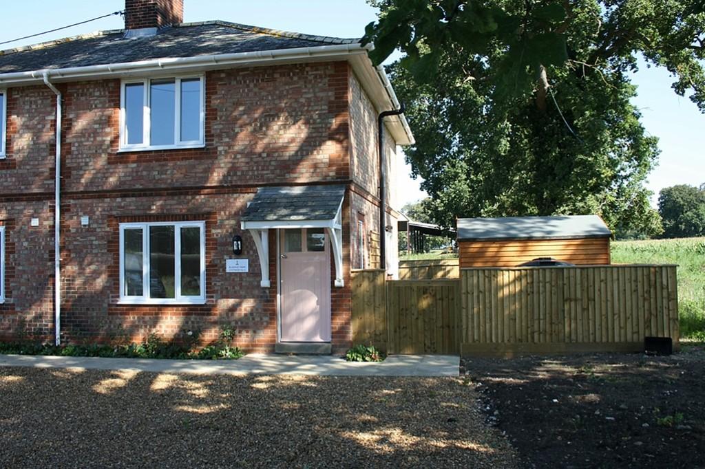Blakeney Farm Cottage, Croxton 3 bed cottage £1,000 pcm (£231 pw)