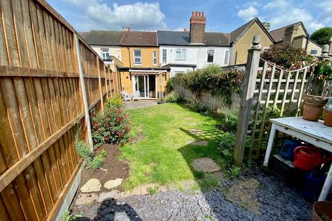 24 Francis Road, Wallington, SM6 9AS