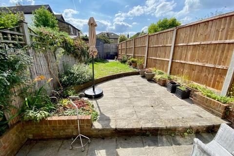 24 Francis Road, Wallington, SM6 9AS