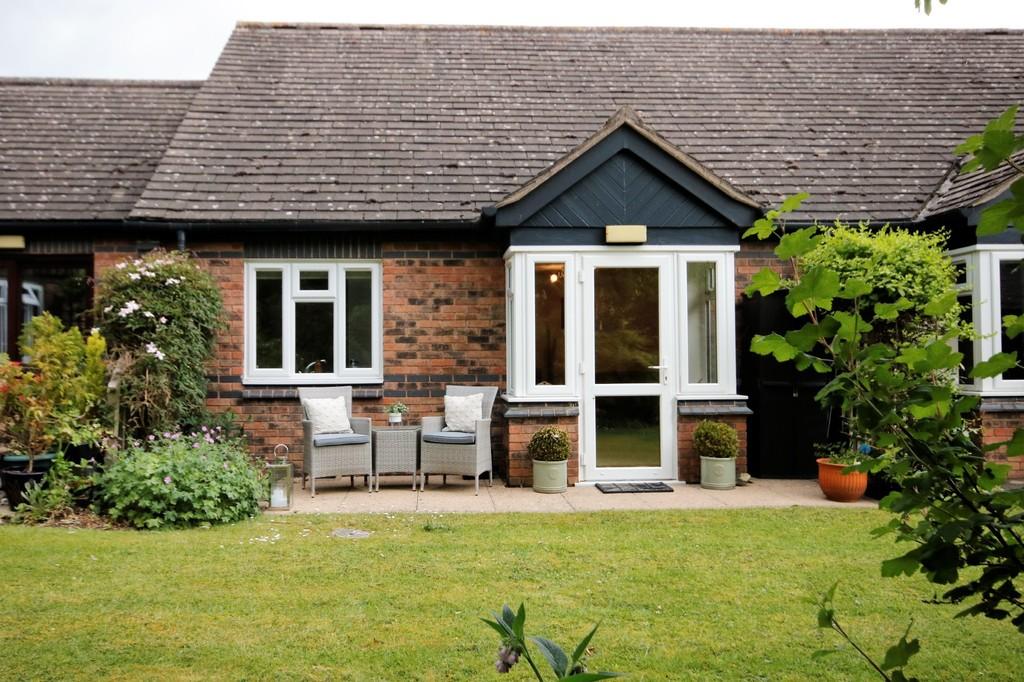 Badger Court, Loughborough 2 bed terraced bungalow £240,000