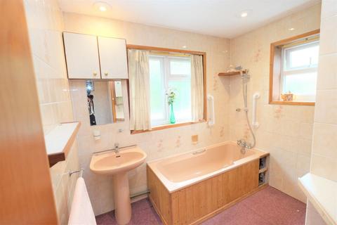 90 Warren Road, Orpington, BR6 6HZ