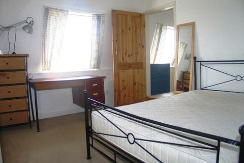 3 bedroom flat to rent, Cleveland Street, Fitzrovia