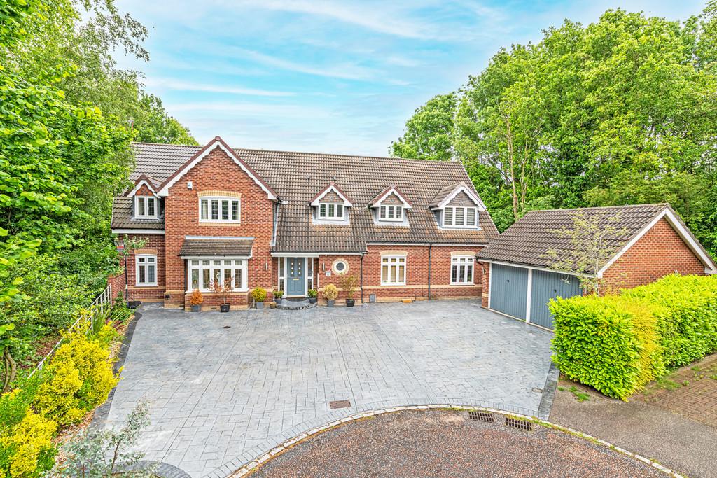 Hatfield Gardens, Appleton, Warrington, Cheshire 5 bed detached house