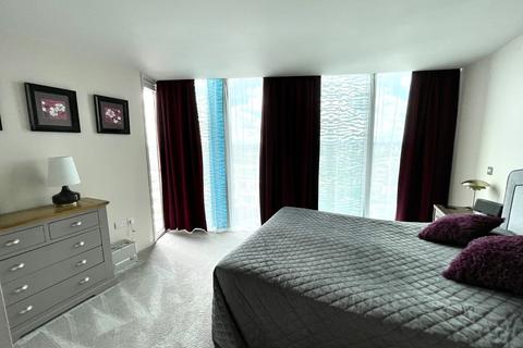 3 bedroom apartment for sale - Beetham Tower, 10 Holloway Circus Queensway, Birmingham, B1 1BY