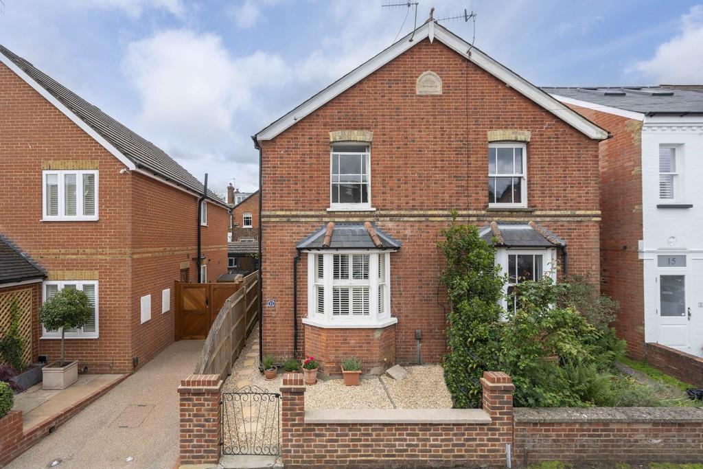 Rothes Road, Dorking 3 bed semidetached house £600,000