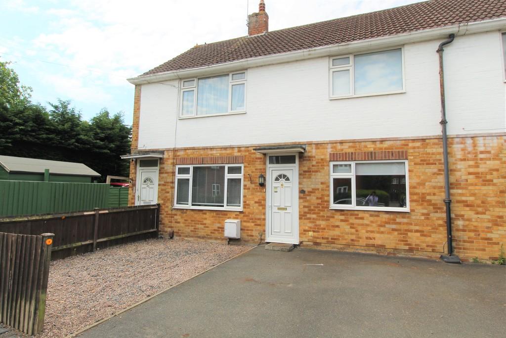 Chertsey Road, Byfleet 2 bed ground floor flat £325,000