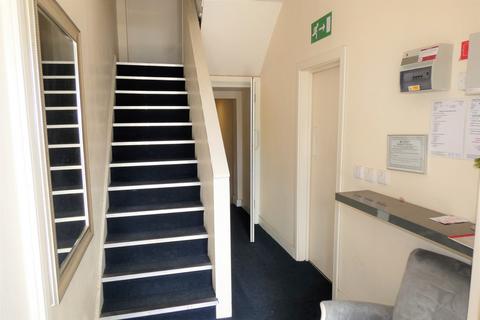 1 bedroom in a house share to rent, Grove Road, Hounslow