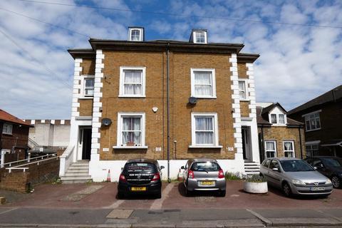 1 bedroom in a house share to rent, Grove Road, Hounslow
