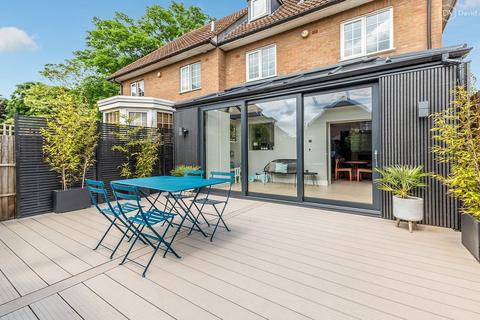 1 Alexandra Mews, London, N2 9HA