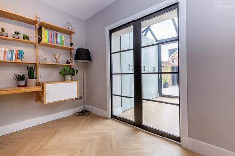 1 Alexandra Mews, London, N2 9HA