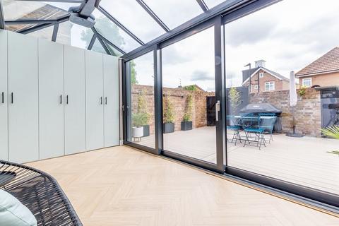 1 Alexandra Mews, London, N2 9HA
