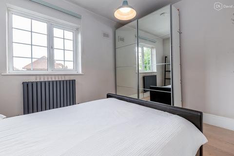 1 Alexandra Mews, London, N2 9HA