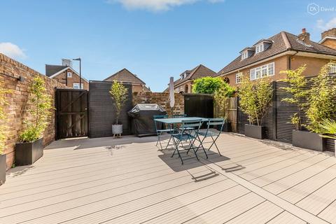 1 Alexandra Mews, London, N2 9HA