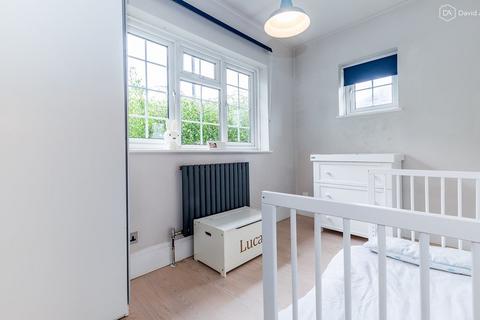 1 Alexandra Mews, London, N2 9HA