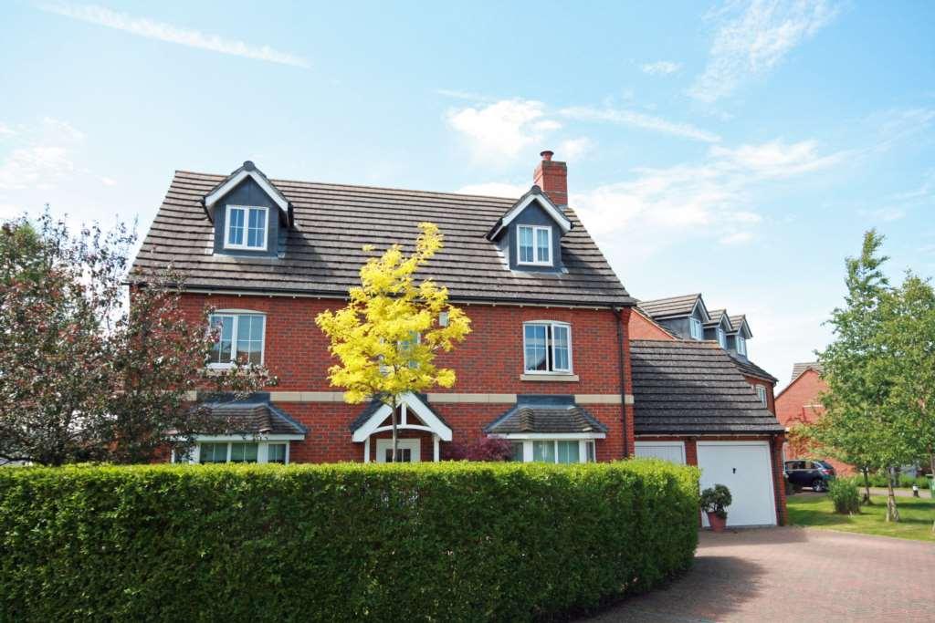 Tamarisk Way, Weston Turville 5 bed detached house £625,000