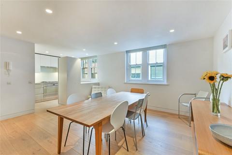 4 bedroom mews to rent, Brownlow Mews, London