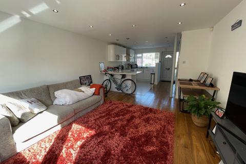 2 bedroom property to rent, Hillside Grove, Southgate