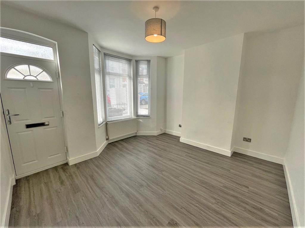 Balmoral Road, Gillingham, Kent 3 bed terraced house £1,200 pcm (£277 pw)