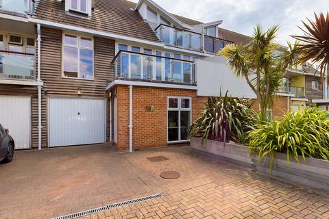 4 bedroom terraced house for sale - Henrietta Chase, St Mary's Island, Chatham Maritime ME4 3SZ